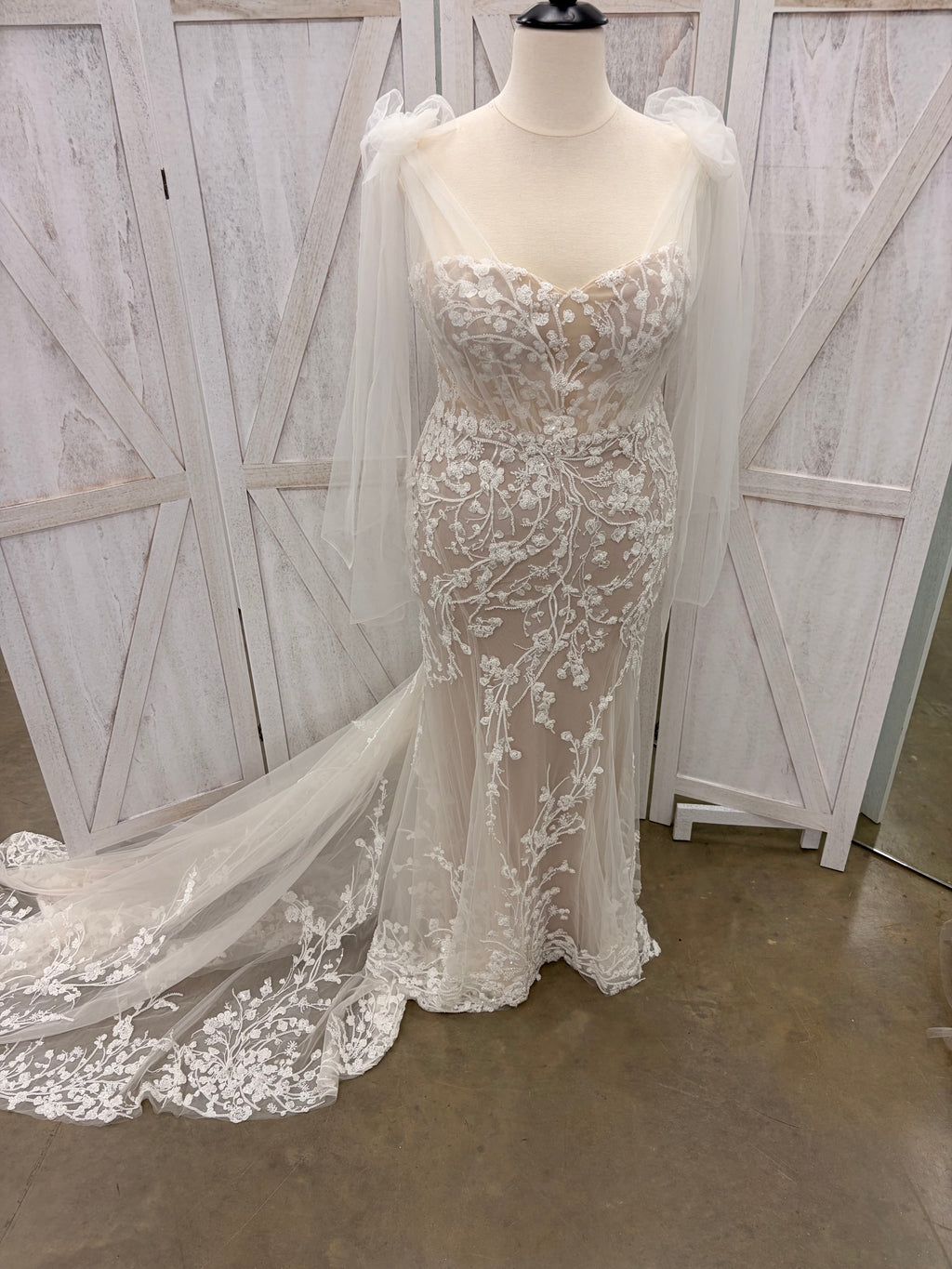 Ivory Floral Lace Mermaid Wedding Gown with Tulle Cape Sleeves