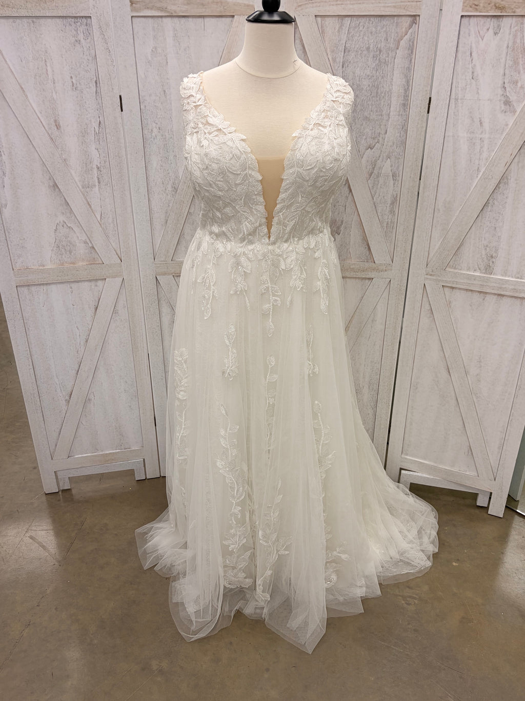 Floral Lace A-Line Wedding Gown