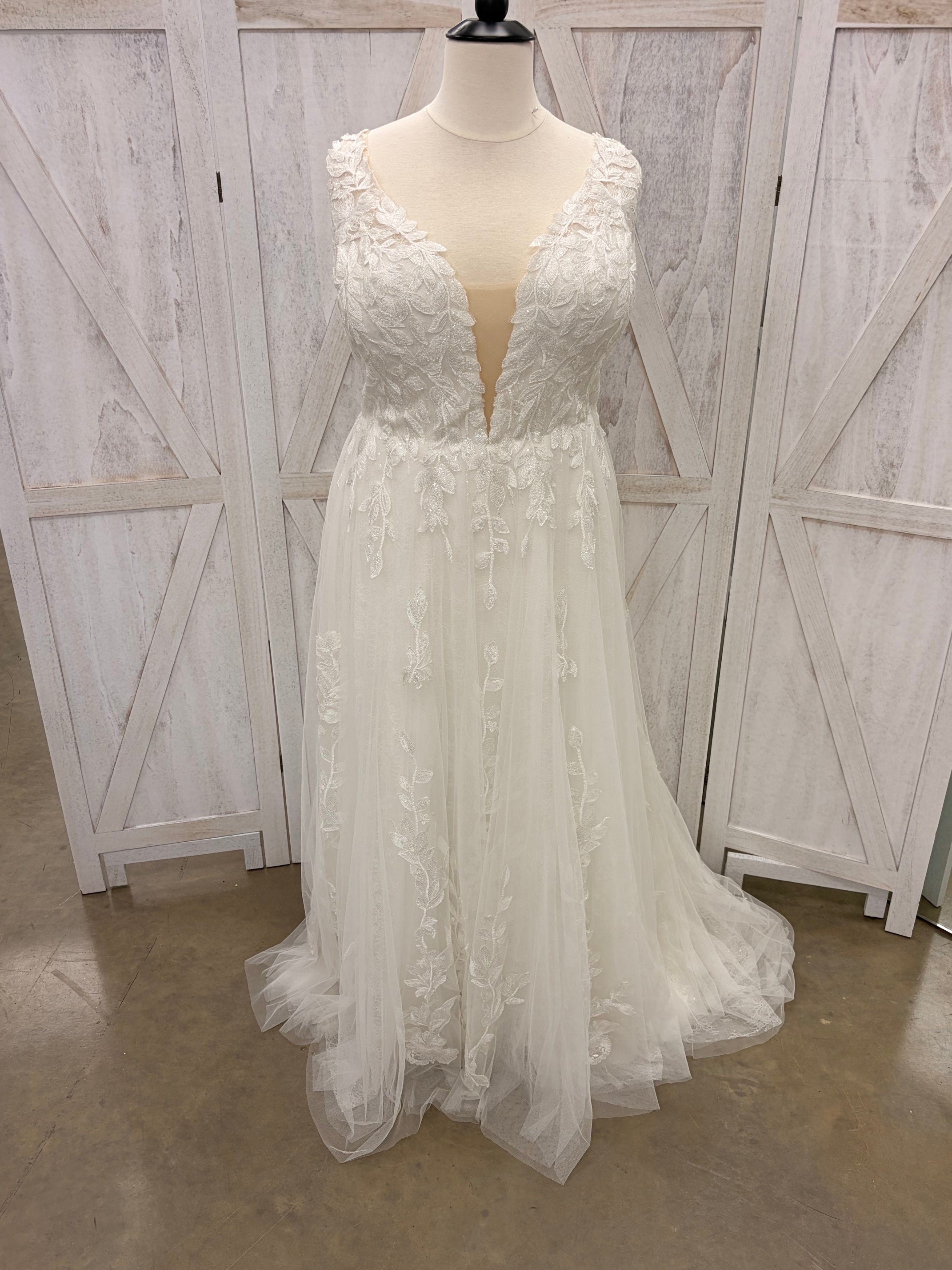 Floral Lace A-Line Wedding Gown